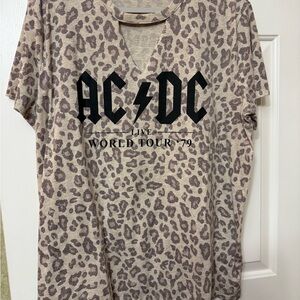 XL women's Maurices Beige Leopard Print AC/DC band tee. Super soft and cute